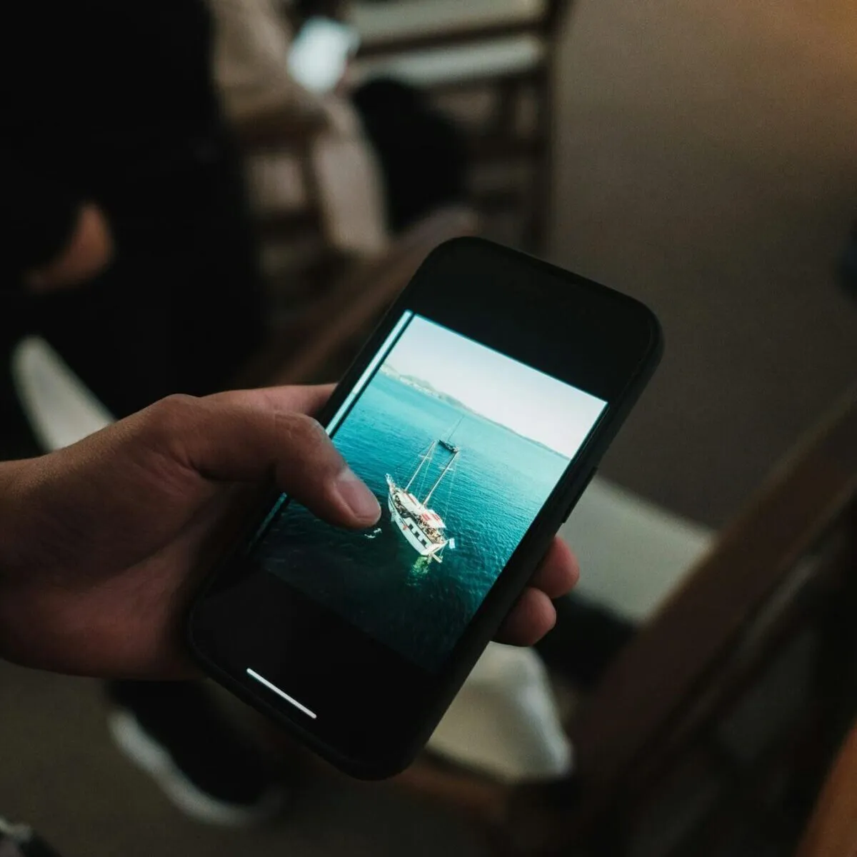 Overcoming Nomad Challenges: Staying Connected, Productive & Inspired